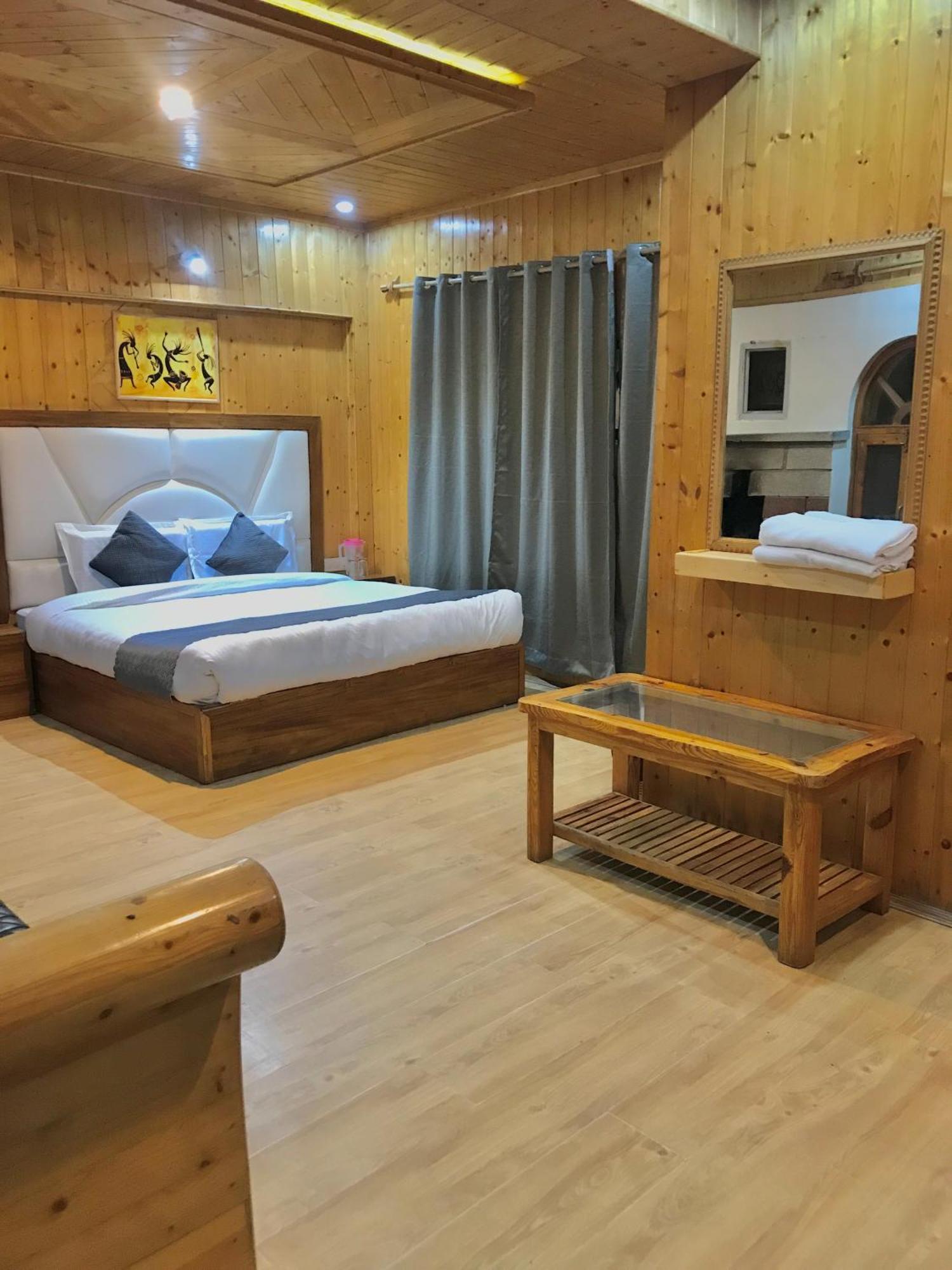 The Avenue Hotel , Manali A River Side Hotel Exterior photo