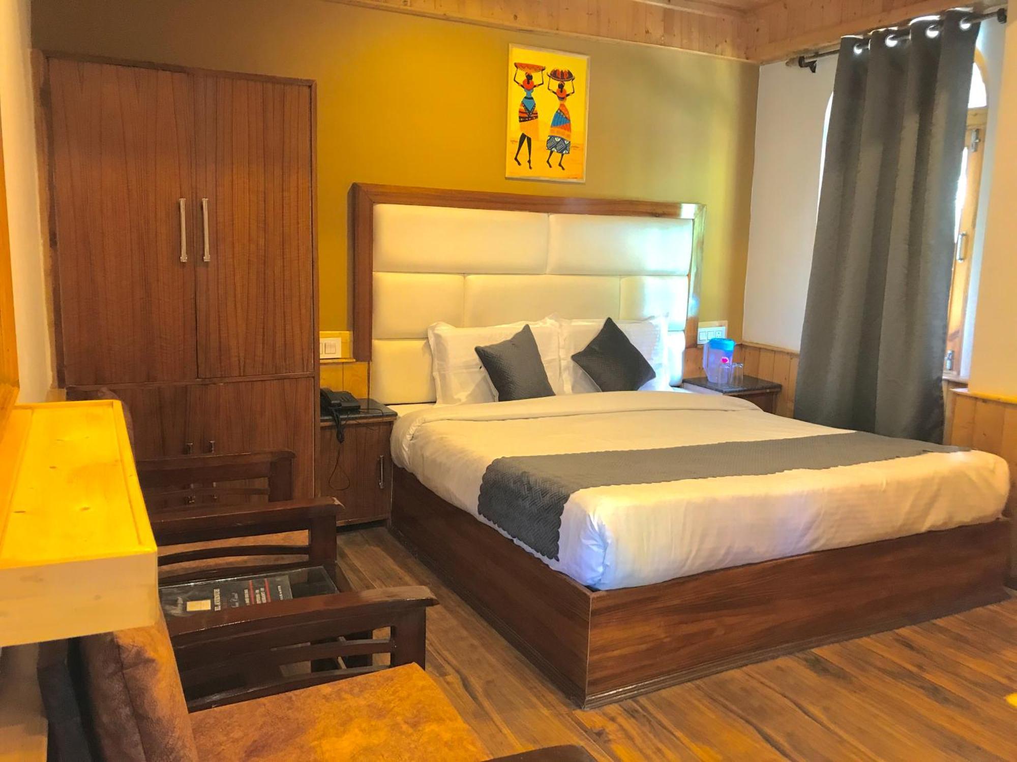 The Avenue Hotel , Manali A River Side Hotel Exterior photo