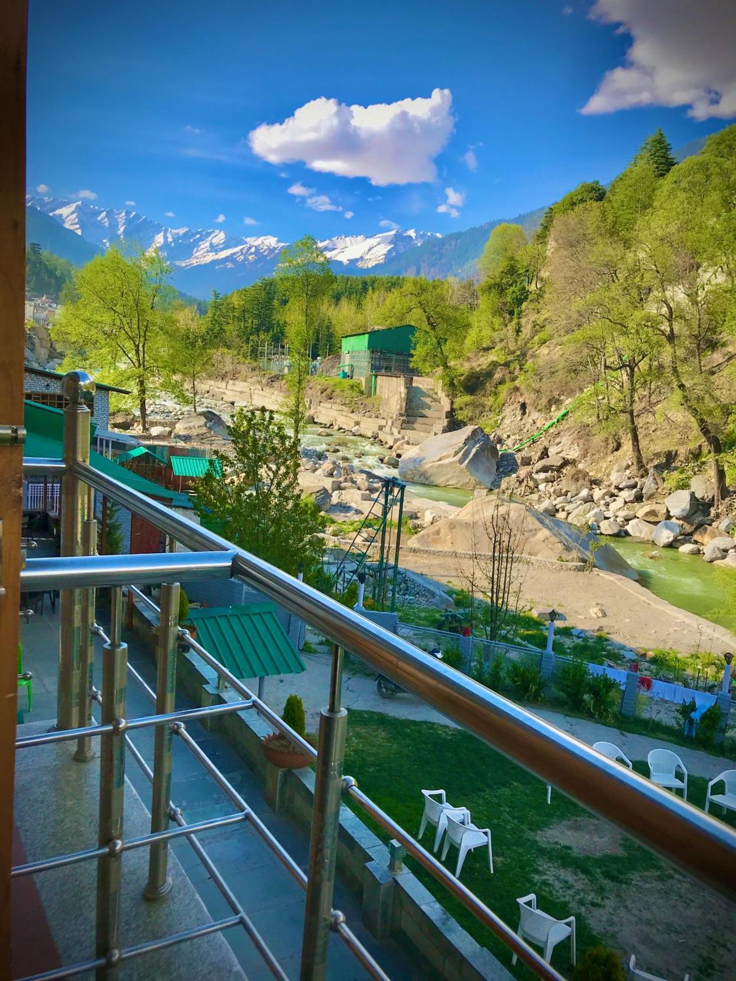 The Avenue Hotel , Manali A River Side Hotel Exterior photo
